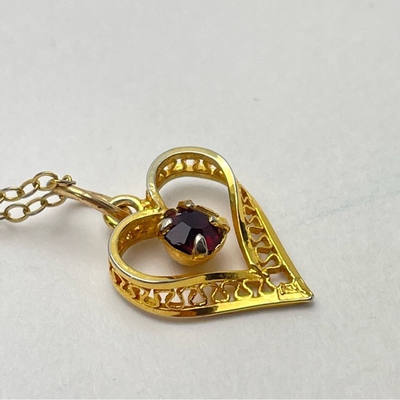 VINTAGE Heart Faux Ruby July Birthstone Necklace - Picture 3 of 11